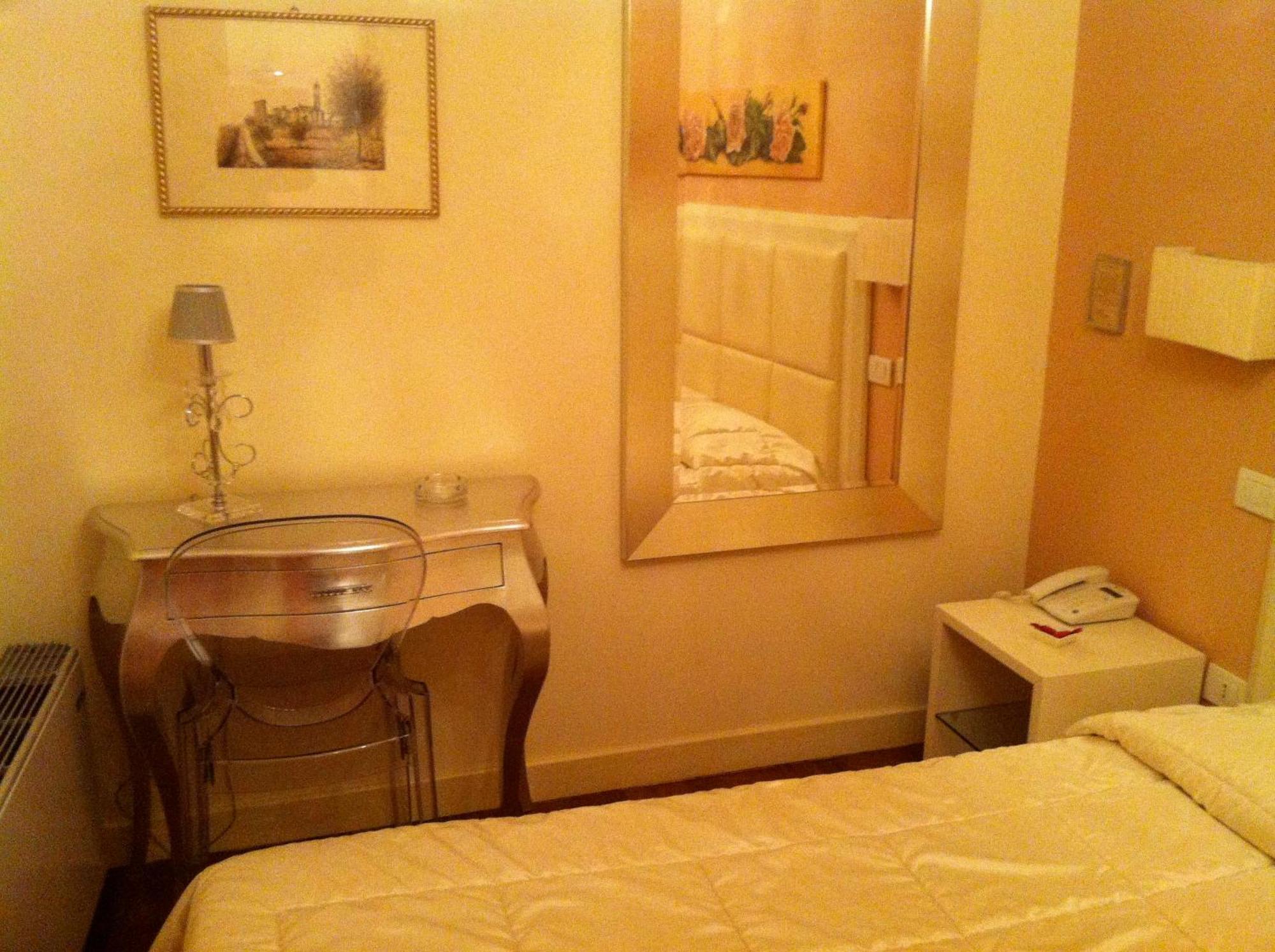Oro Rosso Hotel Ristorante Montefalco Dış mekan fotoğraf